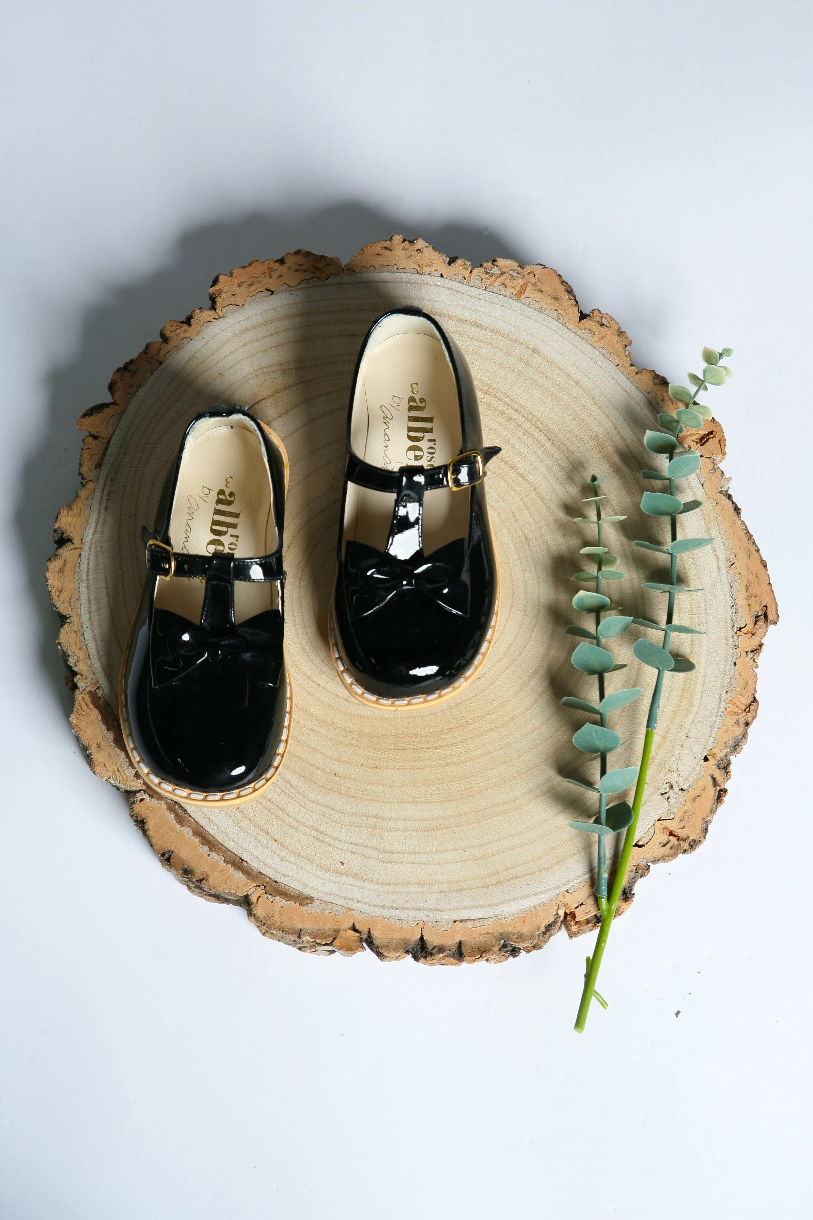 Ananas Petit Black 'Georgia' Bow Patent Leather Shoes