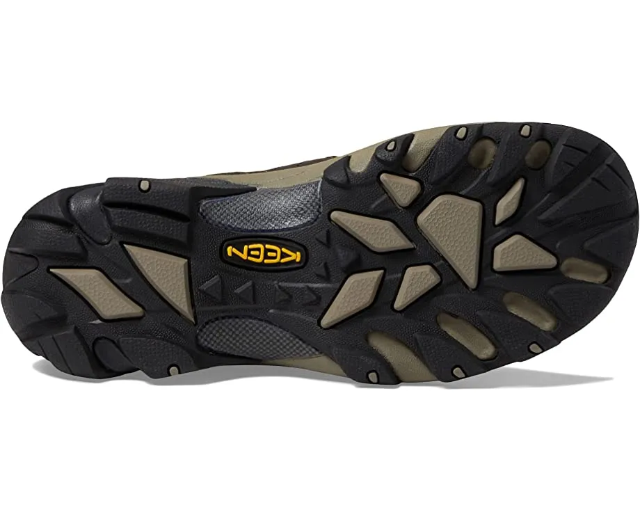 Arroyo II KEEN sandals, dining room